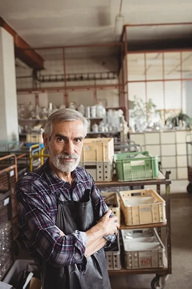 Portrait illustratif d’un artisan dans son atelier